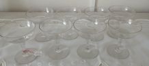 Lot de 8 coupes à champagne en verre.