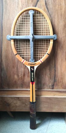 Ancienne raquette de tennis en bois Sydney (Robert Haillet) 