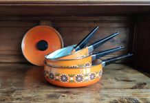 Lot de 3 casseroles et une sauteuse émaillée AUBECQ (années 