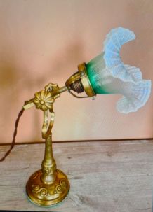  Lampe de table raffinée en laiton et verre travaillé - styl