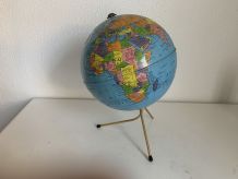 Ancienne mappemonde de la marque Taride en métal laqué circa