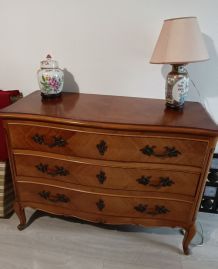 Belle commode Louis XV  en merisier
