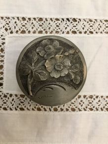 Boîte en étain art nouveau
