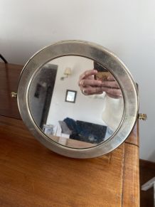 Miroir rond grossissant vintage en métal 