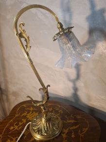 lampe de 1900 a 1930 bronze et laiton et magnifique tulipe  