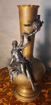 vase laiton et personnages ,art nouveau etain 1890 a 1900  s