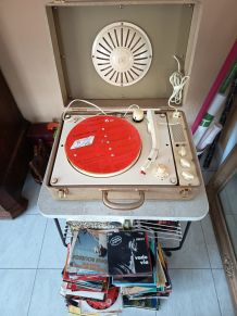 Tourne disque + 100 disques 45t
