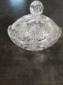 Bonbonnière en cristal de bohème de Pologne. 