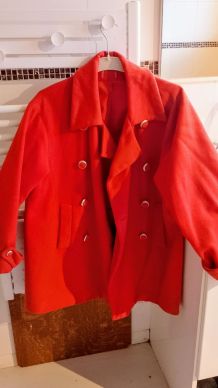 manteau orange à boutons, style vintage
