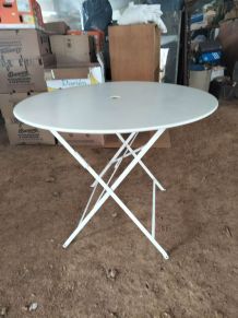 Table de jardin métallique pliante