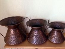 Pots décorés en cuivre anciens