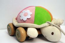Peluche tortue à roulettes
