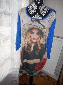 tee shirt long bleu avec imprimé visage taille 50/52/54