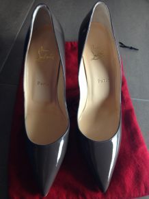 Escarpins Louboutin Kaki vernis