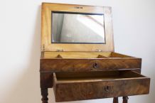 Travailleuse d'époque Louis Philippe