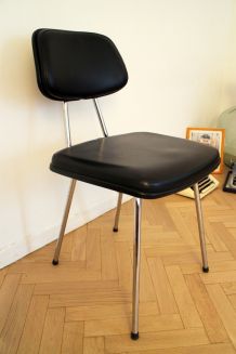 Chaise vintage noire pieds compas métal