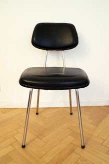 Chaise vintage noire pieds compas métal