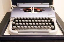 Machine à écrire Japy vintage en très bon état