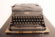 Machine à écrire suisse vintage Hermes 2000 en très bon état de marche