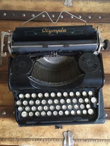 Machine à écrire Olympia vintage
