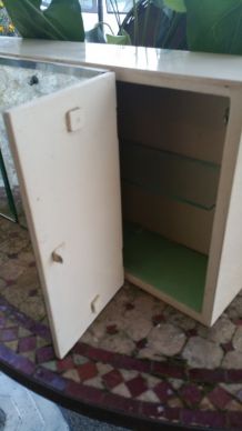 Armoire a pharmacie vintage