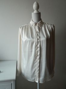 Chemise vintage satinée couleur crème à col original