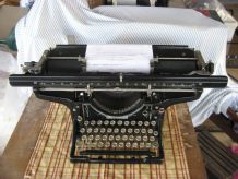 Machine à écrire vintage Underwood en état de fonctionner