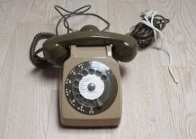 Téléphone fixe à cadran vintage de 1974