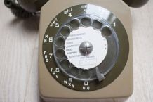 Téléphone fixe à cadran vintage de 1974
