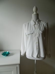 Chemise blanche vintage col à pointes broderies et boutons nacrés