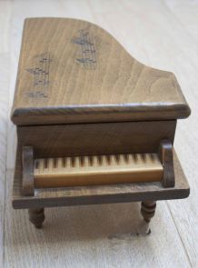 boîte à musique et bijoux en forme de piano 