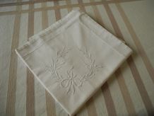 Taie d'oreiller ancienne métis brodée main