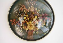 cadre rond bombé vintage à fleurs