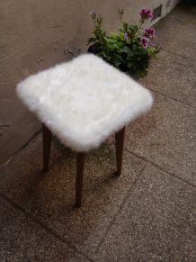 Tabouret moumoute vintage bois pieds compas