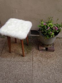 Tabouret moumoute vintage bois pieds compas