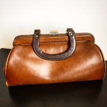 Ancien sac en cuir marron. Style sacoche de médecin années 30