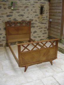 lit  à  croissillons vintage