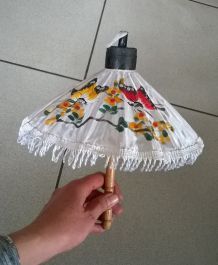 Ancienne mini ombrelle pour poupée 