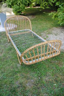 Lit en rotin vintage