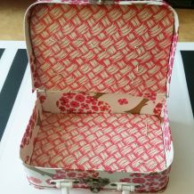 Jolie valisette vintage en carton, ancienne valise de couture