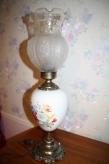 lampe ancienne porcelaine et laiton antérieure aux années 60