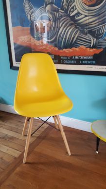Chaise esprit Eames