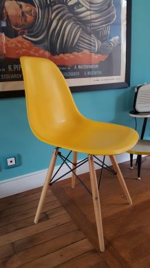 Chaise esprit Eames