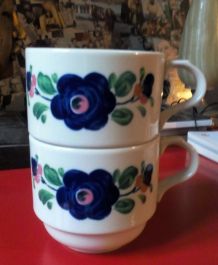 Deux charmantes tasses - vintage