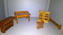 Ensemble de 4 petits meubles pour vitrine miniature