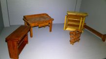 Ensemble de 4 petits meubles pour vitrine miniature