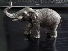 bel éléphant en étain