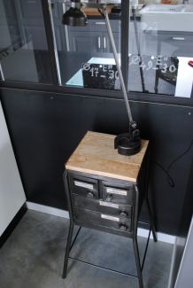 Meuble industriel station service