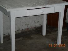 petite table carrelée blanche