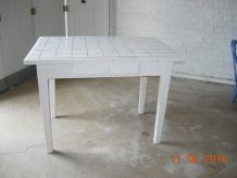 petite table carrelée blanche